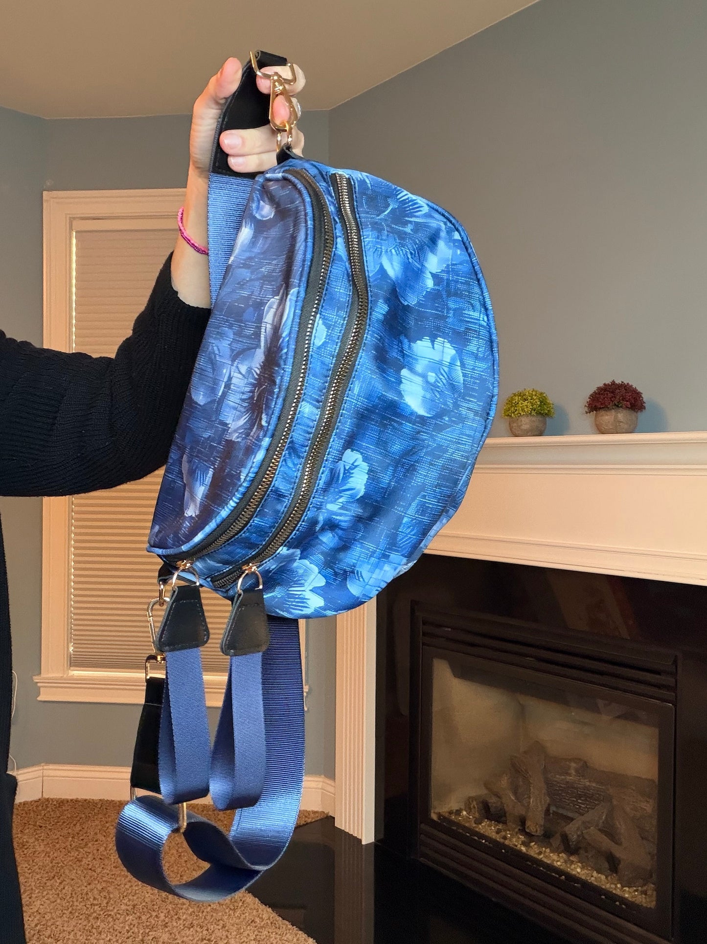 The Roni Nylon Crossbody - Blue Denim Floral