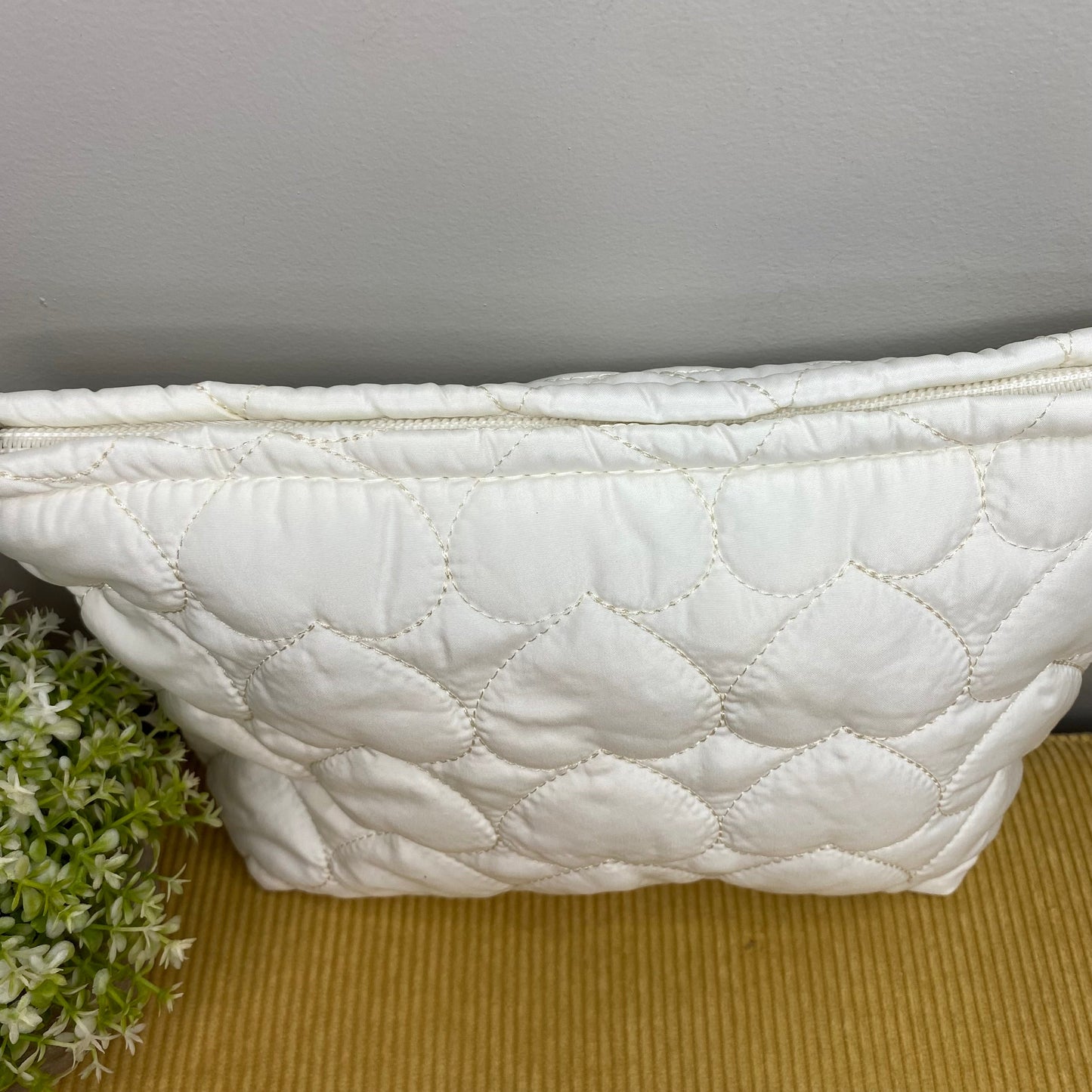 Puffer Pouch - Heart - Off White